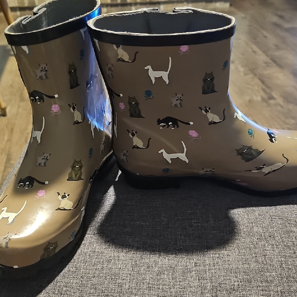 NOMAD CAT Rain Boots Brown Like New Size 10 Women Shoes Waterproof